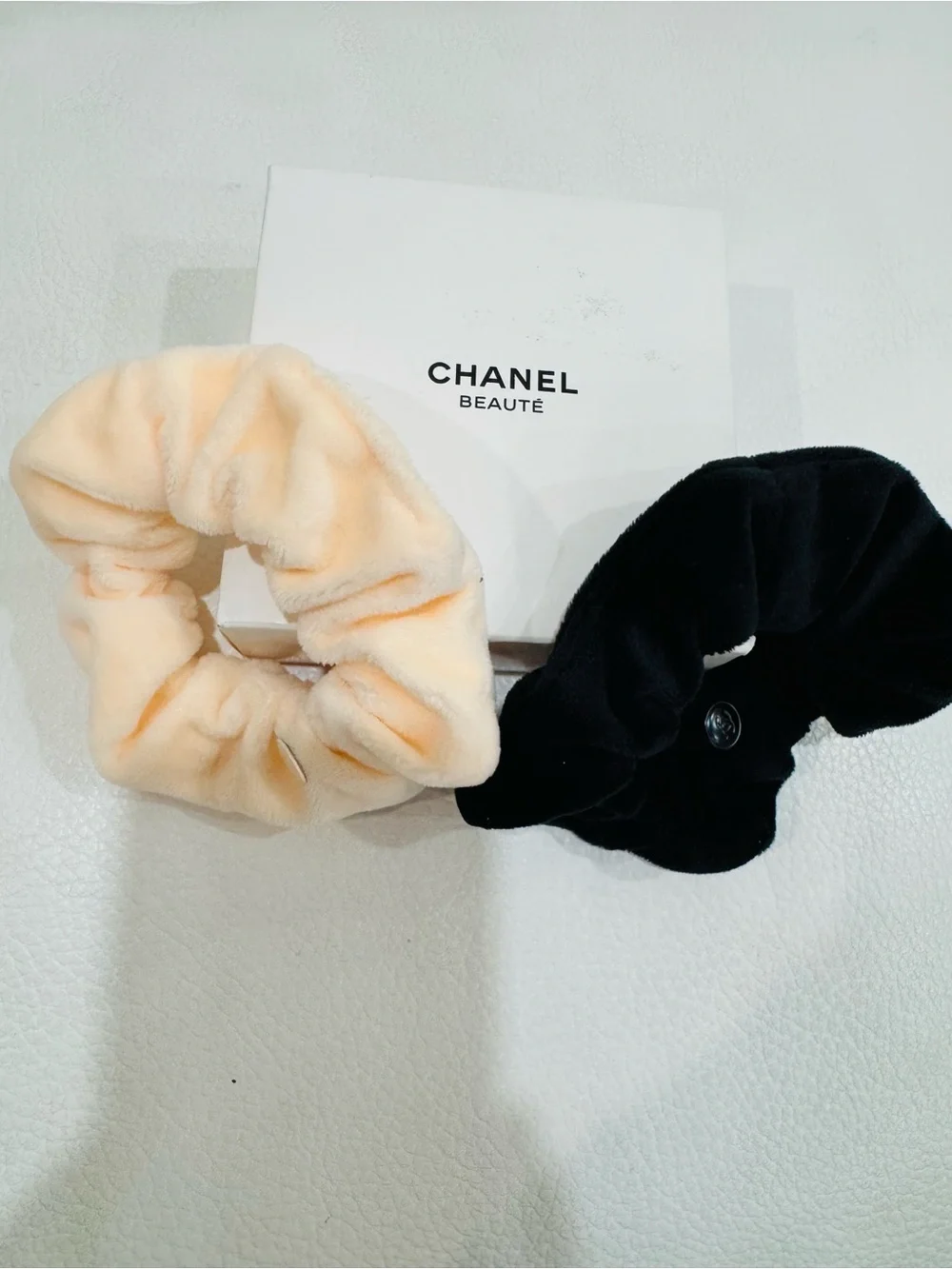 CHANEL beauty Plush Velvet Scrunchie Pair in Black & Cream